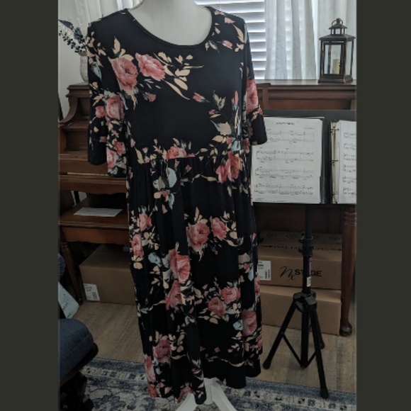 DYT Dresses & Skirts - DYT T2 Sweet Clair floral dress XL
